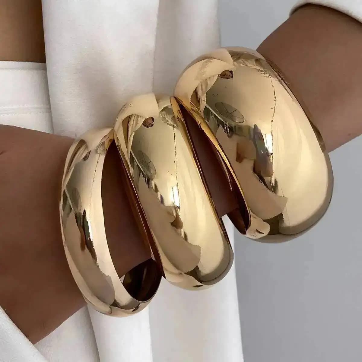 KunJoe 3 pezzi/set braccialetto rigido rotondo lucido per le donne punk color oro impilabile grande braccialetto largo gioielli di moda per feste