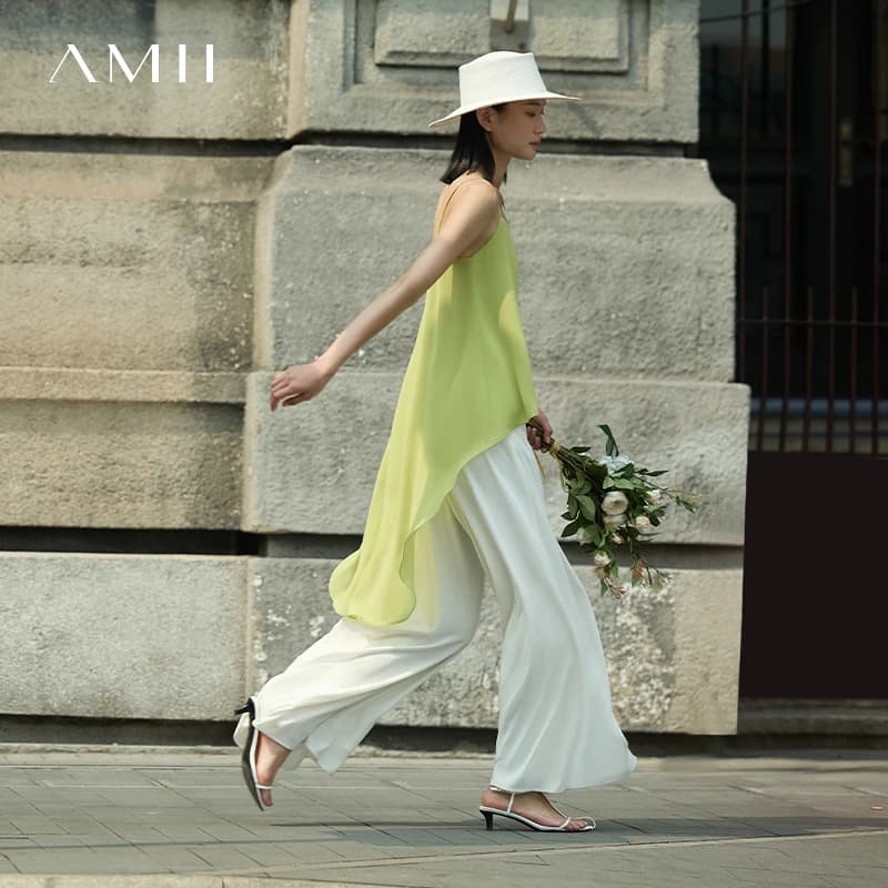 Amii Canotta da Donna 2026 Nuova Collezione Estiva con Scollo a U, Spalline Sottili, Asimmetrica in Raso a Doppio Strato, Senza Maniche, Modello Fluido 12642154