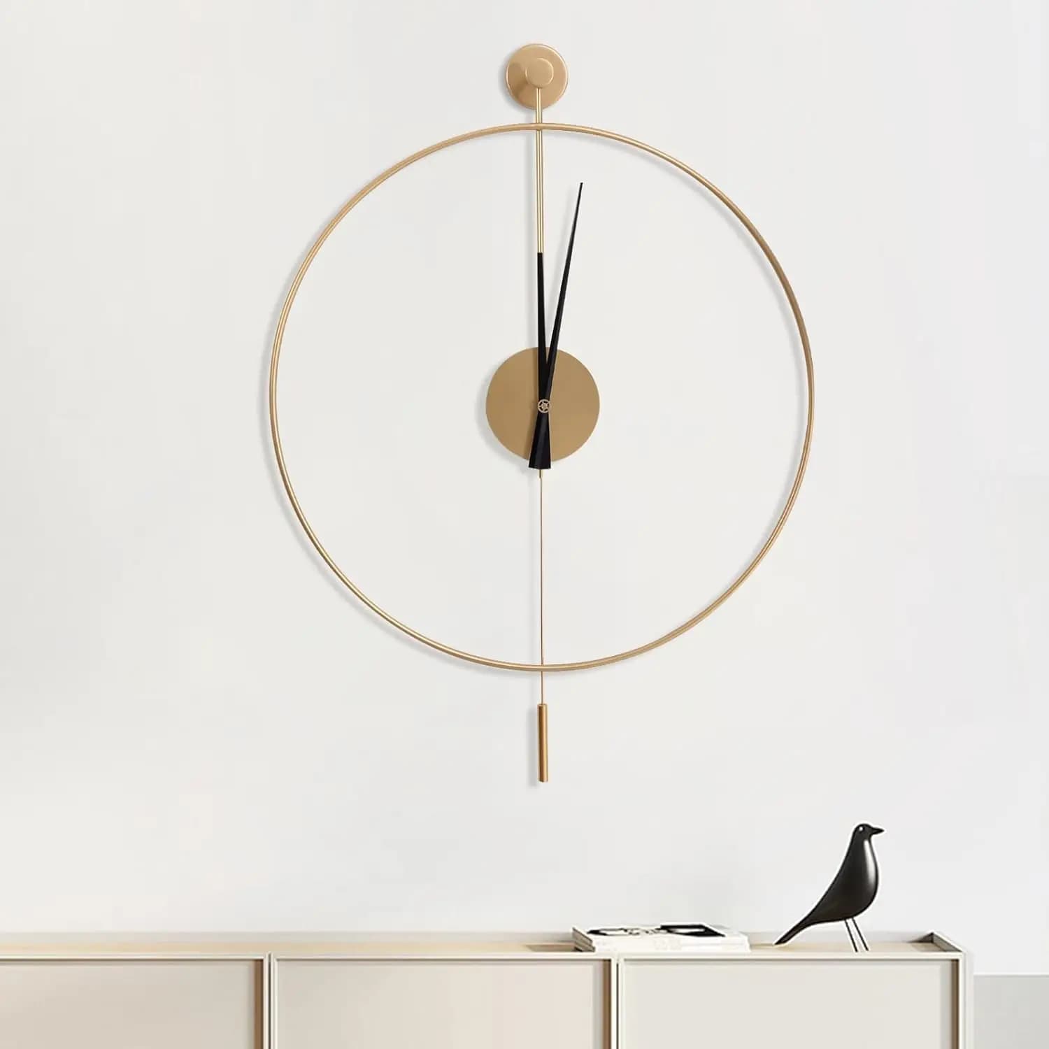 Orologio da parete dorato da 23,6 pollici, grandi orologi da parete decorativi moderni in metallo silenziosi senza ticchettio con pendolo per soggiorno, camera da letto
