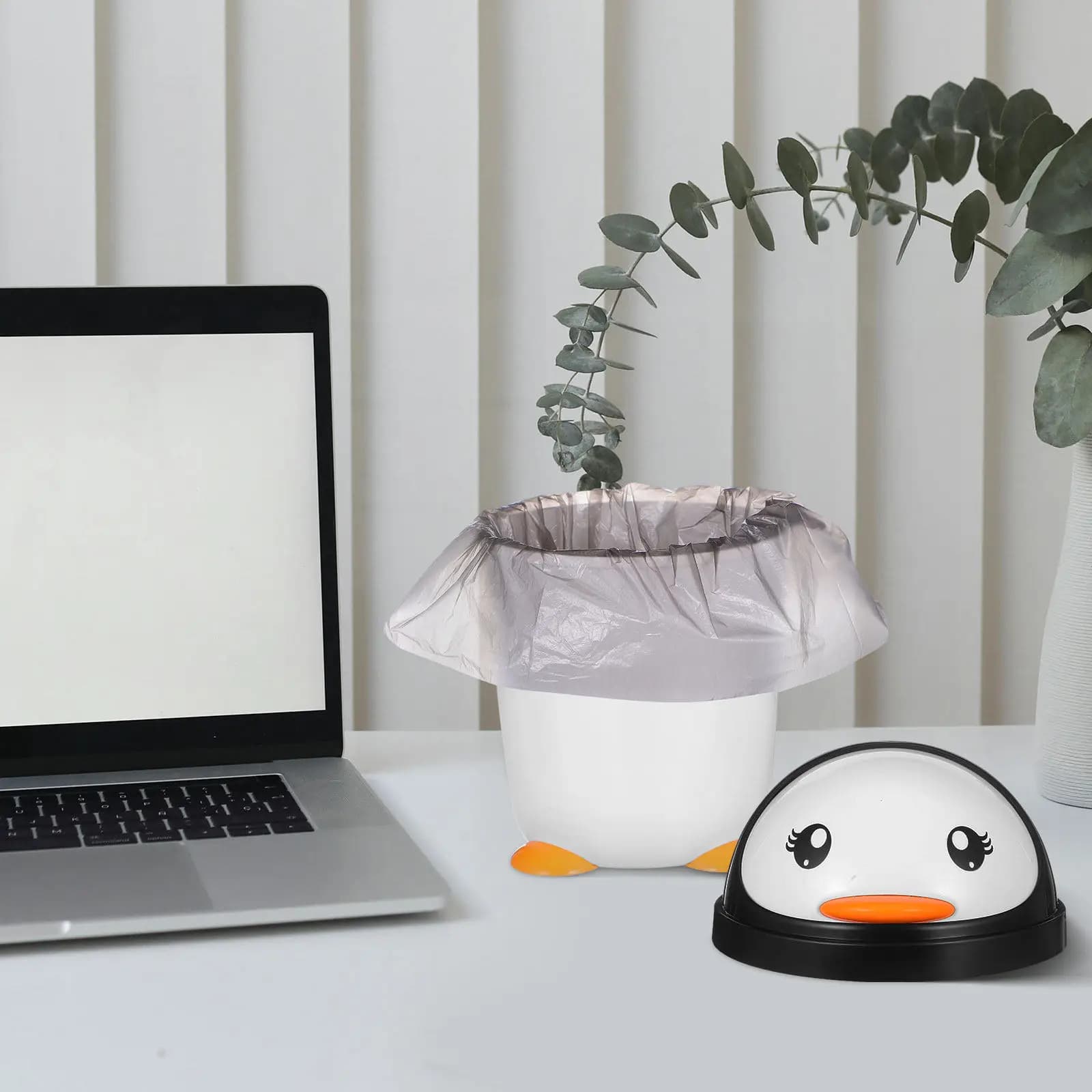 Mini Cestino a Tema Pinguino con Coperchio Basculante per Stanza, Ufficio, Auto, Scrivania, Comodino, Camera da Letto, Cucina - Cestino per Rifiuti in Plastica
