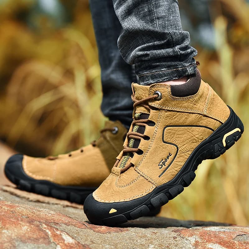 Outdoor Boots Golden Sapling Men's genuine leather Shoes Winter tactics with plateaus Men's work boots Mountain trekking shoes