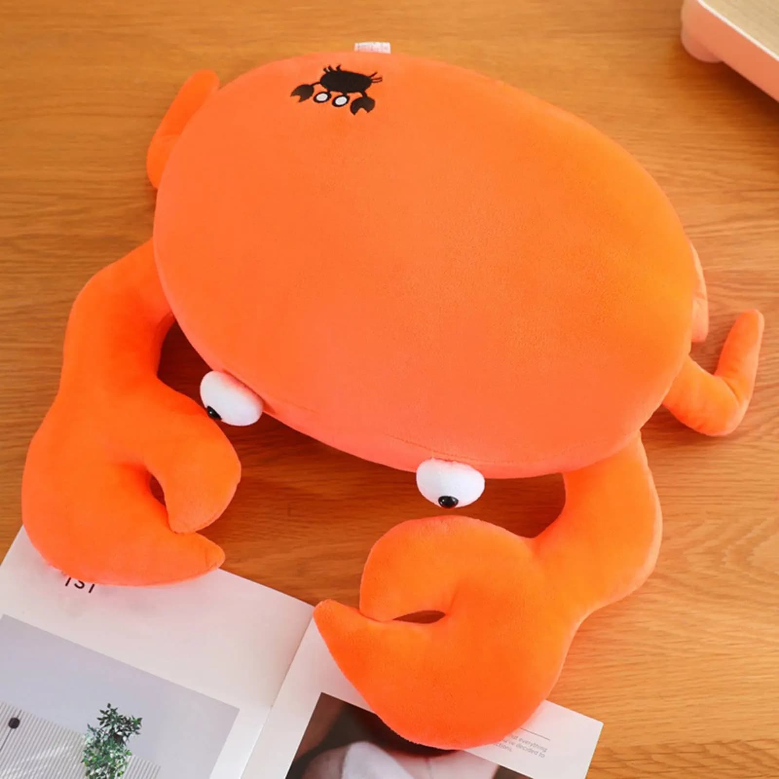 Cuscino Morbido a Forma di Crustaceo, Design Realistico, Peluche di Creatura Marina Imbottito in Cotone PP, Cappello a Forma di Personaggio