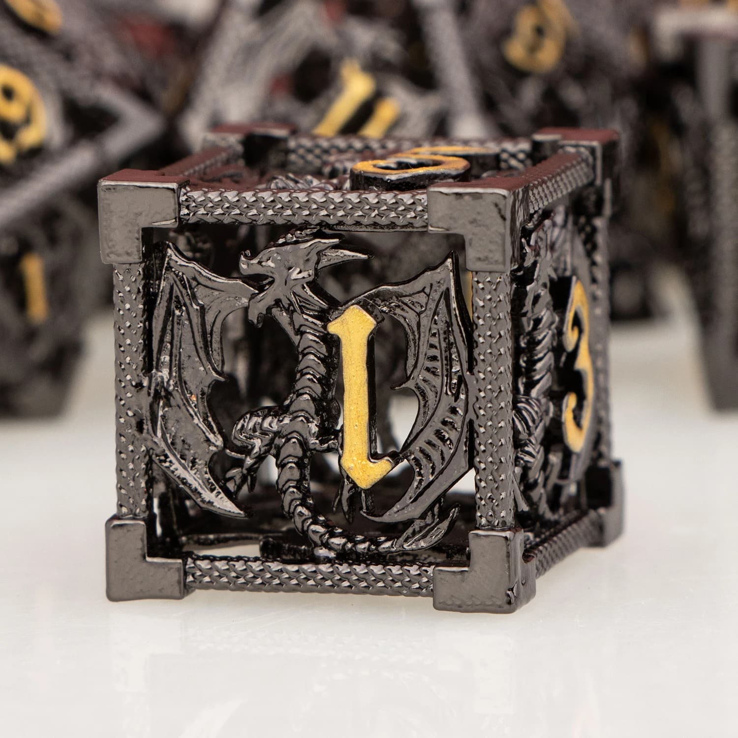 Set di 7 Dadi Metallici Neri DND D20 per Dungeons & Dragons, Dadi a Forma di Drago Cavo D6, Set di Dadi Poliedrici per Giochi di Ruolo RPG e Pathfinder