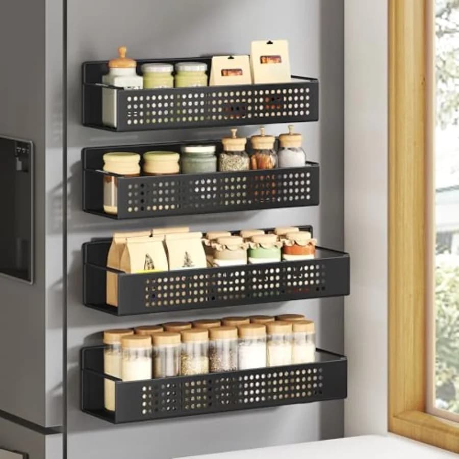 SONGMICS Set di 4 Portaspezie Magnetici per Frigorifero, 2 Grandi e 2 Piccoli, Mensole Magnetiche da Cucina per Microonde Lavabili