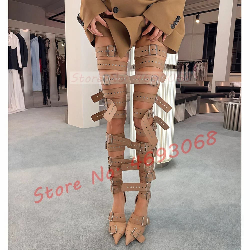 Sandali alti alla coscia con cinturino con fibbia nudo Sandali alti da donna sexy con punta a punta occhielli metallici lucidi Scarpe lunghe Sandali con tacco alto da donna