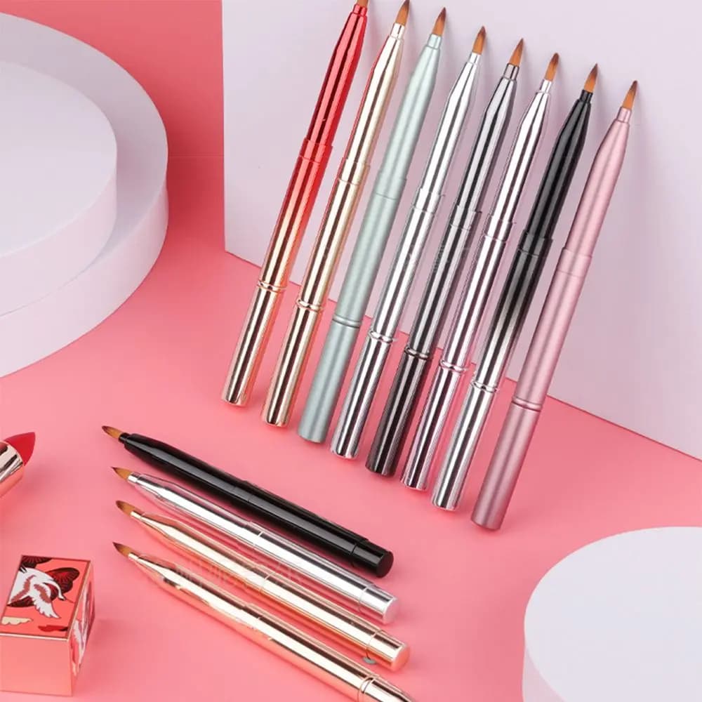 Strumenti per il trucco con pennello per labbra alla moda Pennelli per occhi portatili Pennello per rossetto retrattile con cappuccio protettivo Strumento di bellezza cosmetica