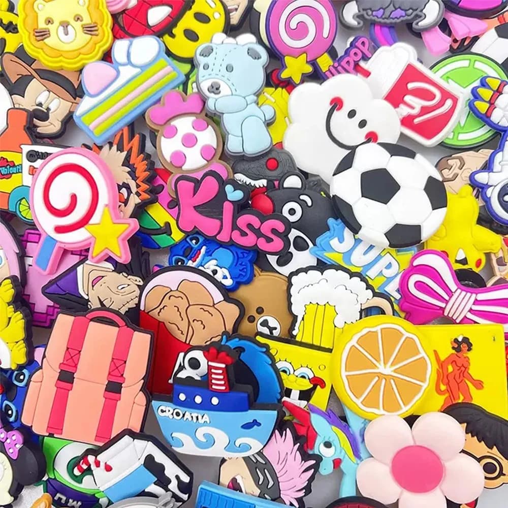 Set di 30/50/100 Pezzi di Charms Casuali per Scarpe, Decorazioni in PVC per Zoccoli, Borse Bogg, Ciabatte Bubble Slides e Sandali, Accessori per Borse da Spiaggia