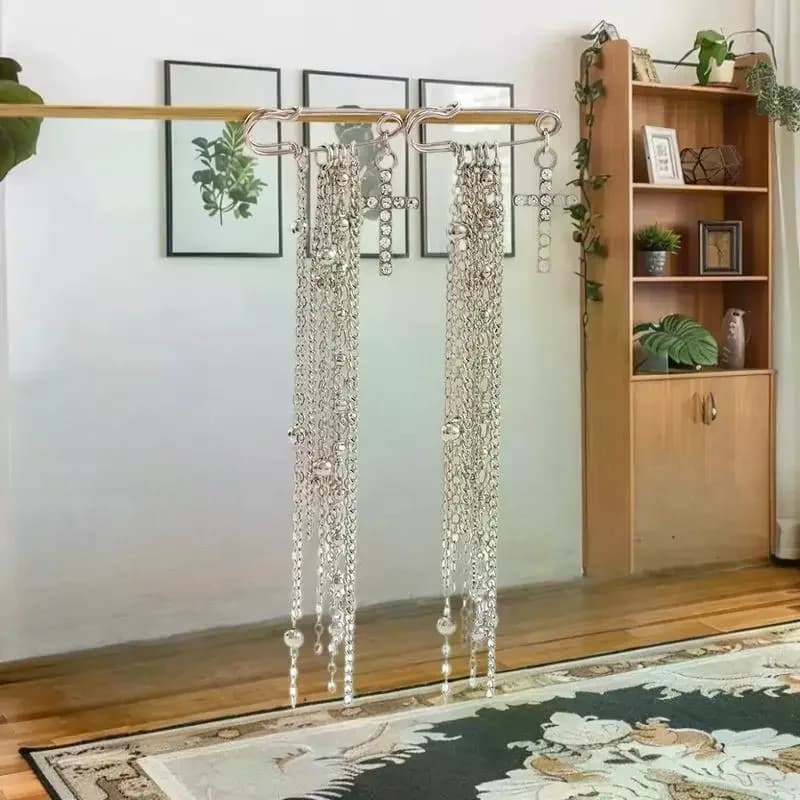 Spilla con nappa incrociata di classe con fermagli a bottone staccabili per l'arredamento delle gambe dei pantaloni; Spilla con nappa regolabile per fibbia di serraggio dei jeans