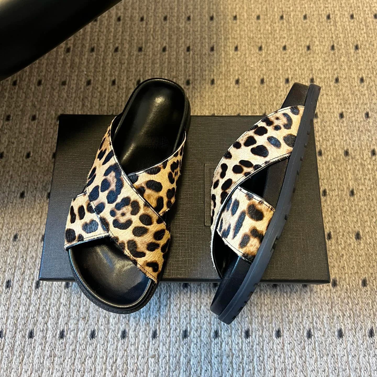 Luxury Pointed Sandals Designer Large Size Fashion Pointed Sandals with French Women's Shoes