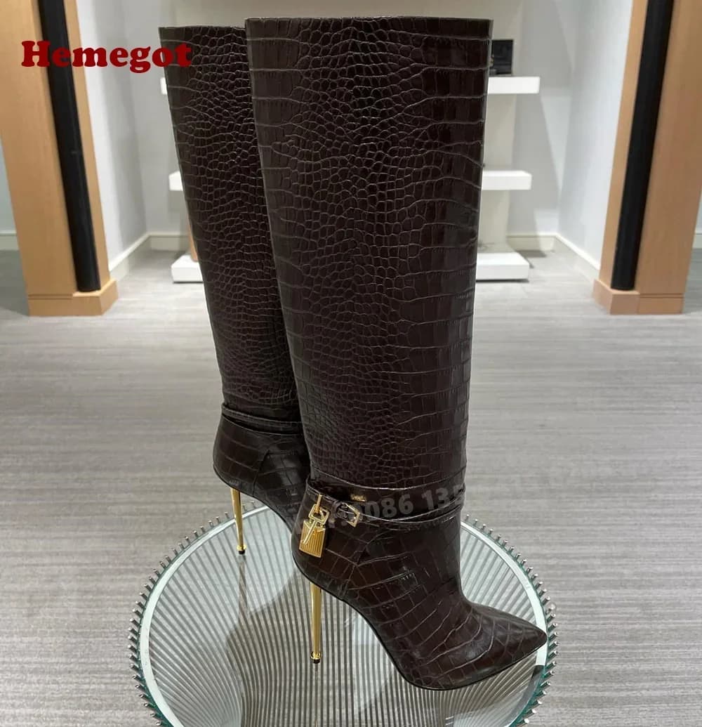Stivali alti al ginocchio con tacco in metallo modello coccodrillo Lucchetto con punta a punta Stivali lunghi da donna Scarpe firmate invernali di lusso Taglie forti