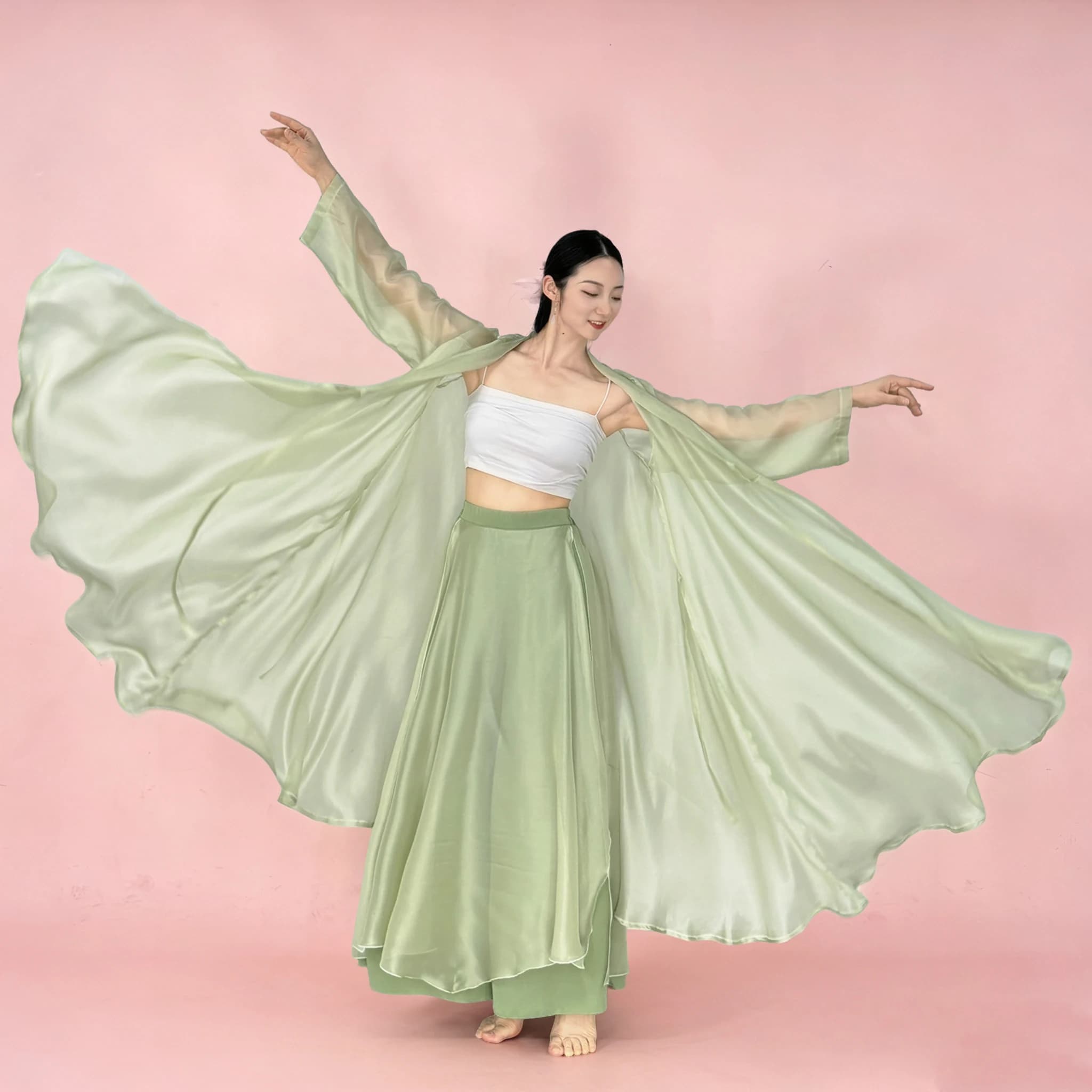 Costume da Danza in Stile Cinese Moderno con Motivo Fiori di Prugna Primaverili, Camicia in Seta, Gonna e Pantaloni a Gamba Larga per Esibizioni di Danza Classica