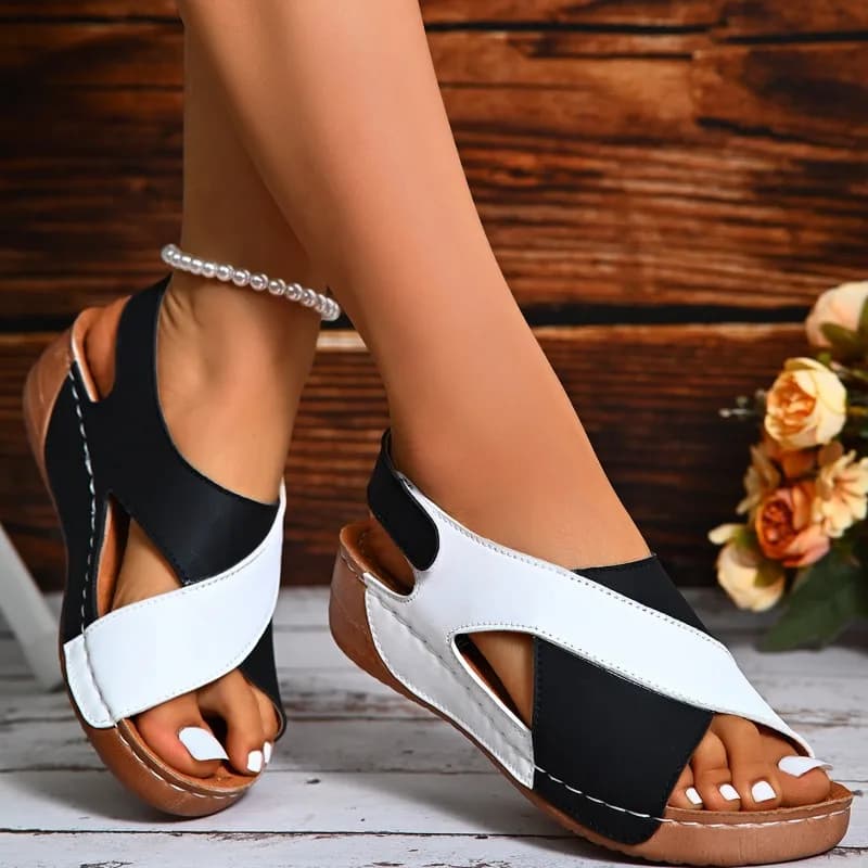 Scarpe da donna2025Nuovi sandali da donna con fondo piatto Sandali da spiaggia vuoti con retro in velcro incrociato Sandali con zeppa aperti casual romani