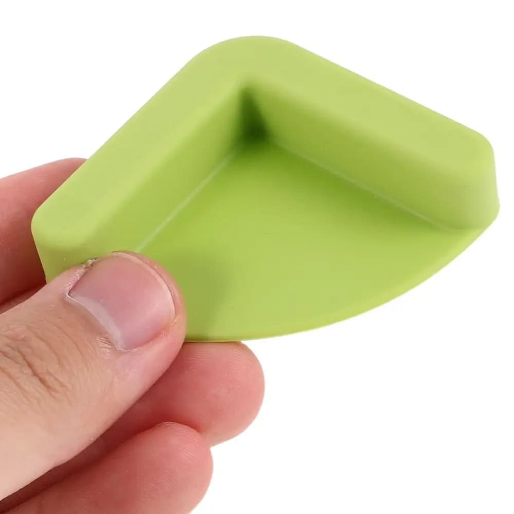Non-slip design Silicone feet Non-slip feet for clear green cutting Folds Silicone stabilizers Folds for cutting board