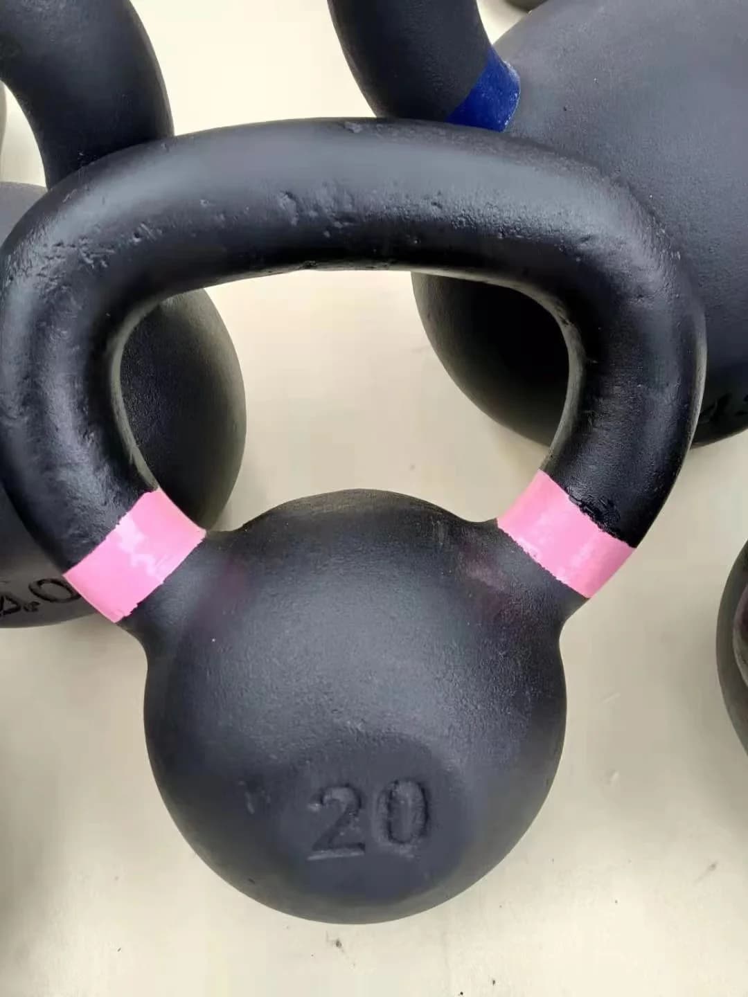 30-pound single kettlebell weights in cast iron / boiling powder coated - Exercises for the whole body for home gym for strength training