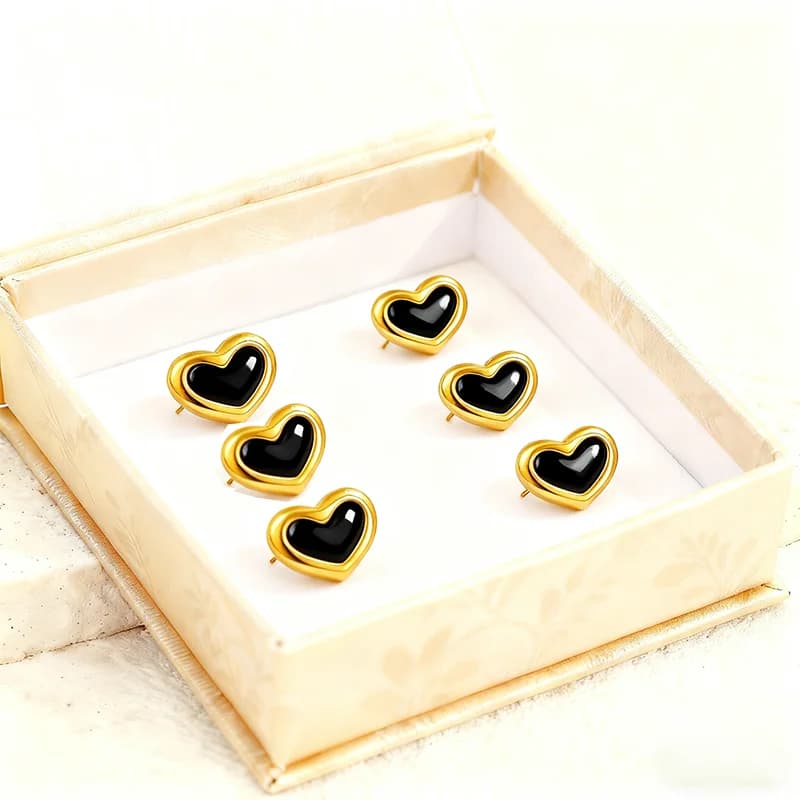Orecchini a bottone a forma di cuore nero Set di gioielli per orecchie a forma di amore in smalto placcato dorato per le donne 6 paia di accessori regalo di moda in scatola