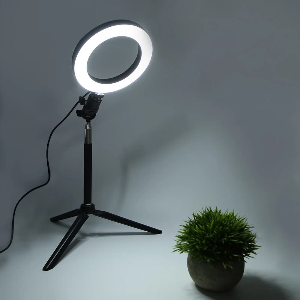 Luce LED USB da 6 Pollici per Selfie e Fotografia + Treppiede da Tavolo + Asta Selfie con Luce Integrata