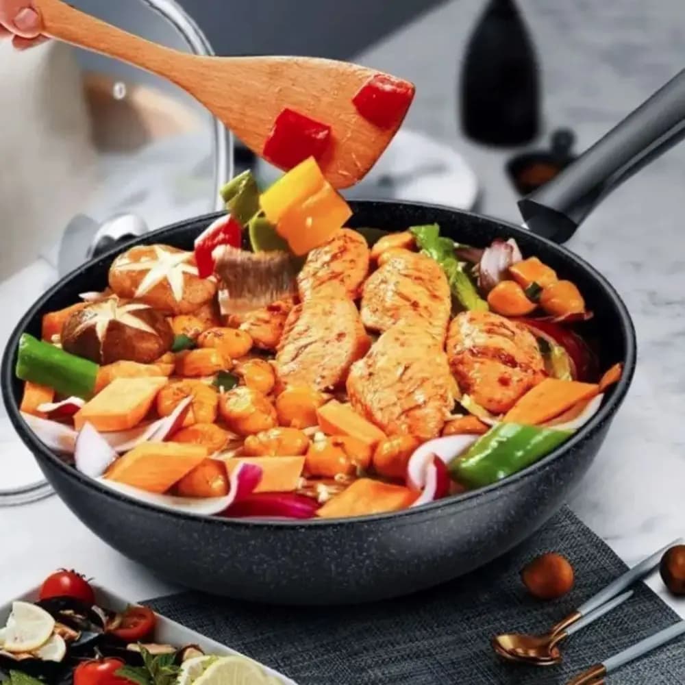 Light non-stick pan, universal flat pan with lid, egg pan