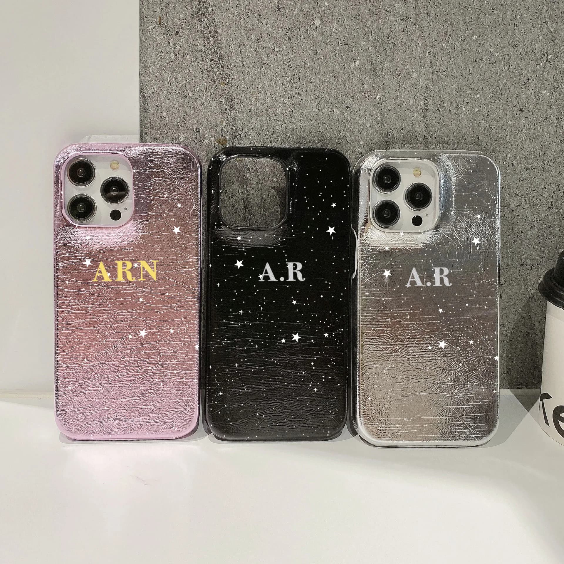Custodia in pelle glitterata personalizzata con nome personalizzato per iPhone 16 15 14 13 12 11 Pro Max Plus iniziali lettere Cover incisa fai da te