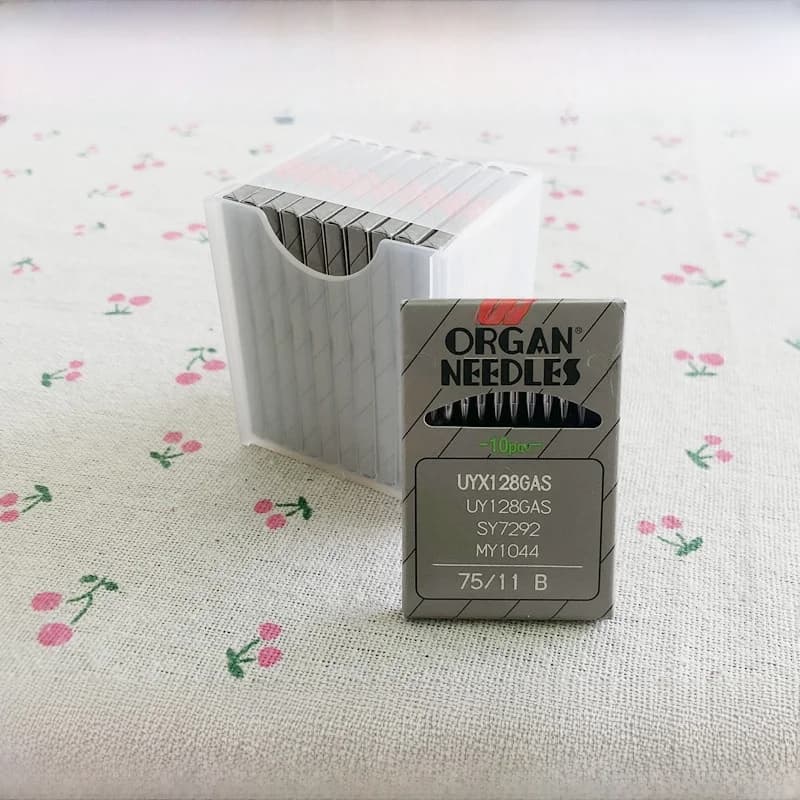 Ago per macchina da cucire fai-da-te di precisione UYX128GAS, testa quadrata, tre aghi, cinque fili, tensione bloccabile, ago inferiore a catena, modello 814