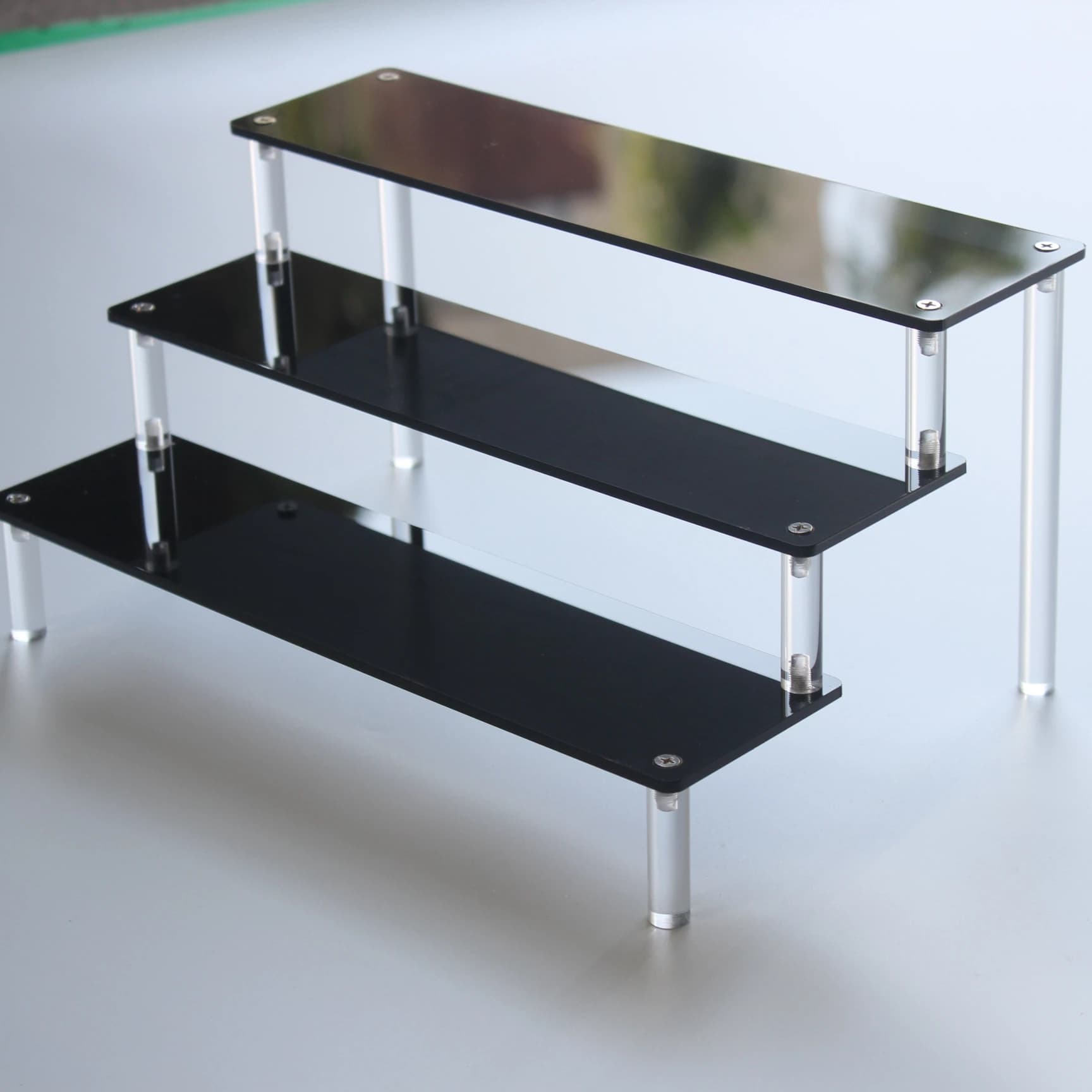Espositore in acrilico nero da 1-5 livelli per collezioni, scaffale portaoggetti con scala a pilastro in acrilico trasparente per cupcake, modello di auto, figura