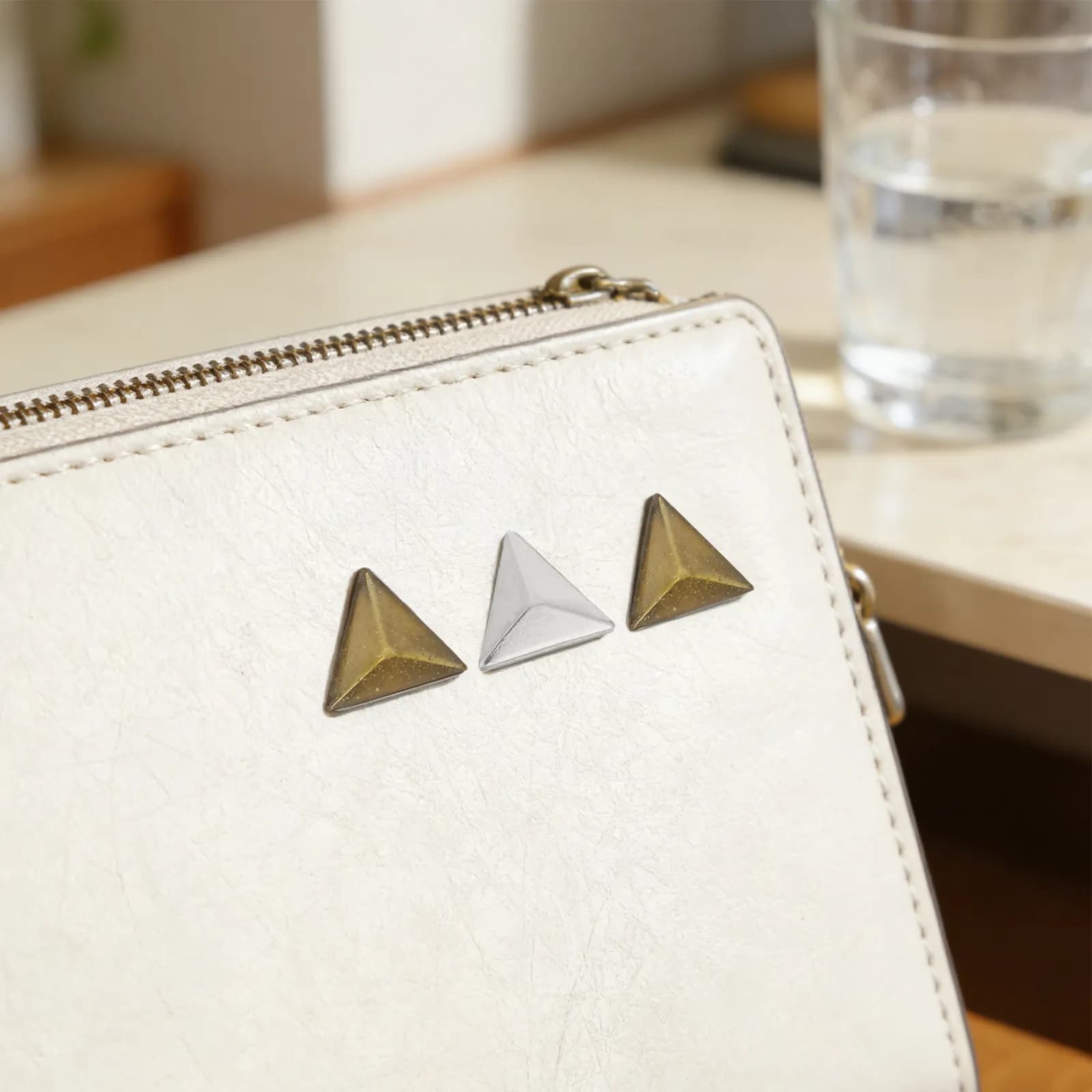 100Pcs Pyramid Flatback Hotfix Copper Studs Triangle Metal Nail Head Studs for DIY Shoes Bags Clothing Craft Decoration