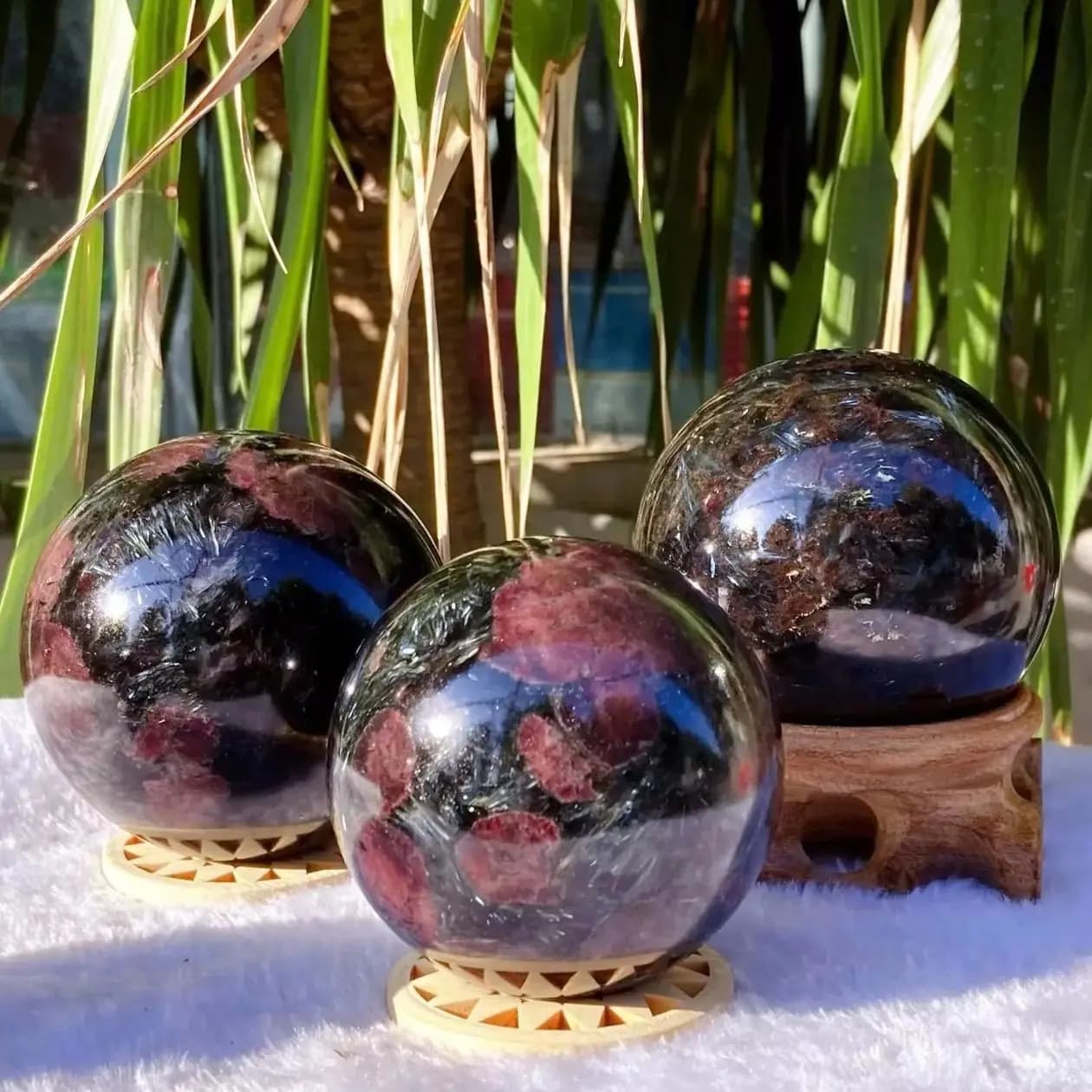 Beautiful Garnet Starlight Stone Ball Meditation Healing Crystal Ball Home Decoration Gift