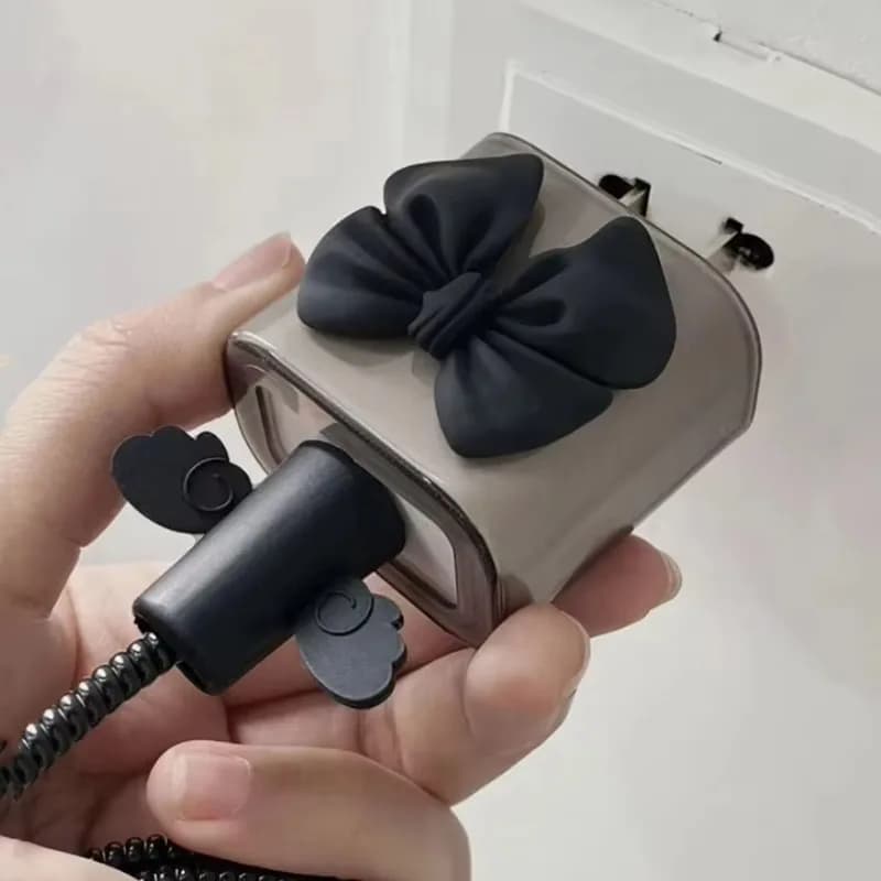 Black Love Bow 18W/20W Caricatore USB Custodia protettiva Set Protezione cavo per Apple iPhone 16 15 Cavo di ricarica Caricatore dati Corde