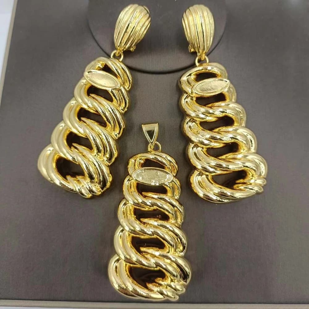 Set di gioielli in due pezzi leggeri a catena fine Hotsale per le donne Orecchini con colletto glorioso Festa di nozze Gioielli con spedizione gratuita