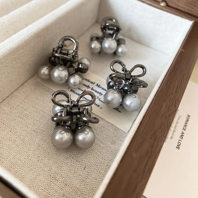 Francese leggero di lusso nuovo mini artigli per capelli con perle finte per le donne temperamento versatile clip per frange accessori premium di moda