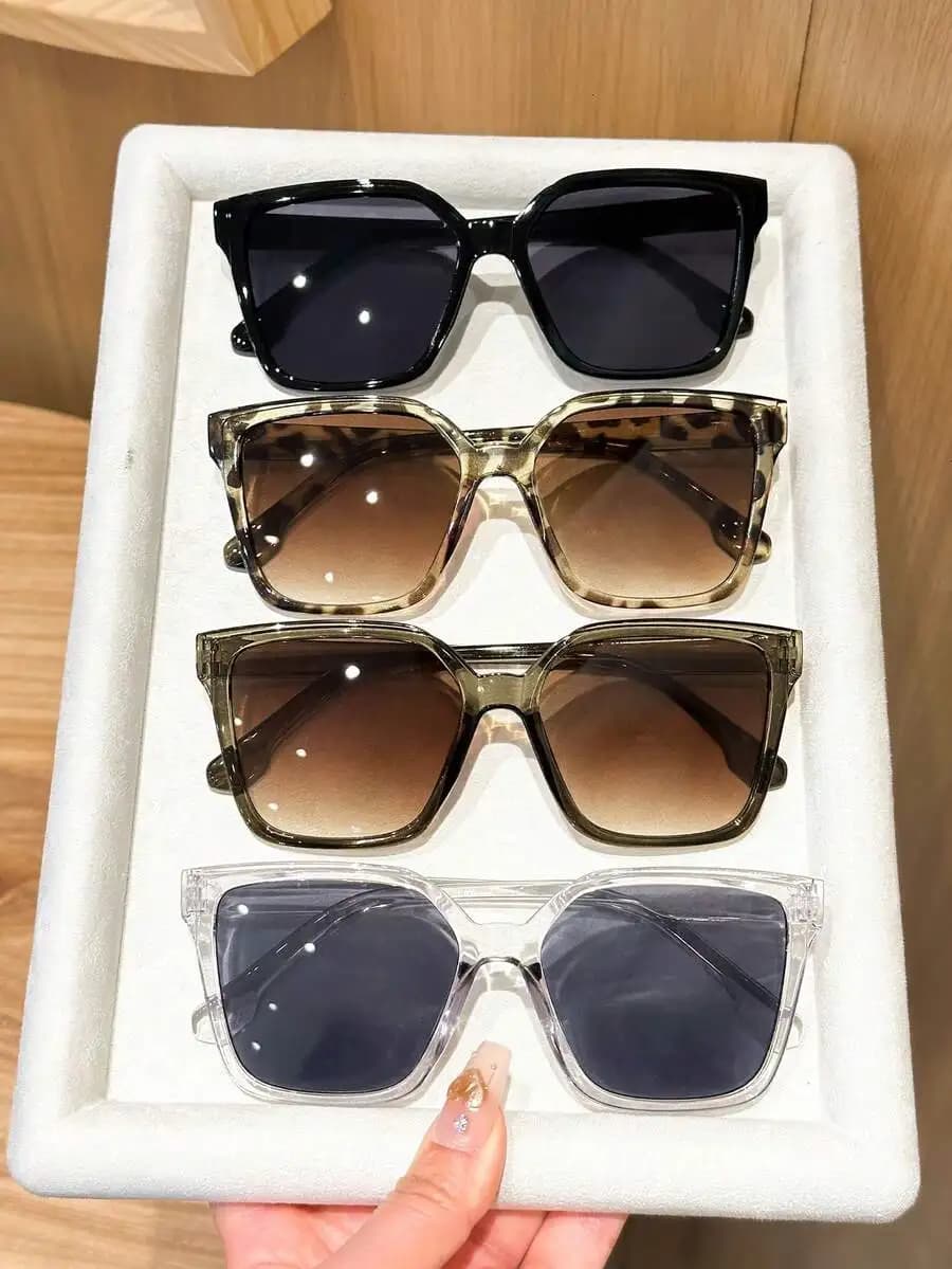 Occhiali da Sole Oversize con Montatura Quadrata per Donne - Opzioni con Lenti Nere, Leopardate, Sfumate e Trasparenti