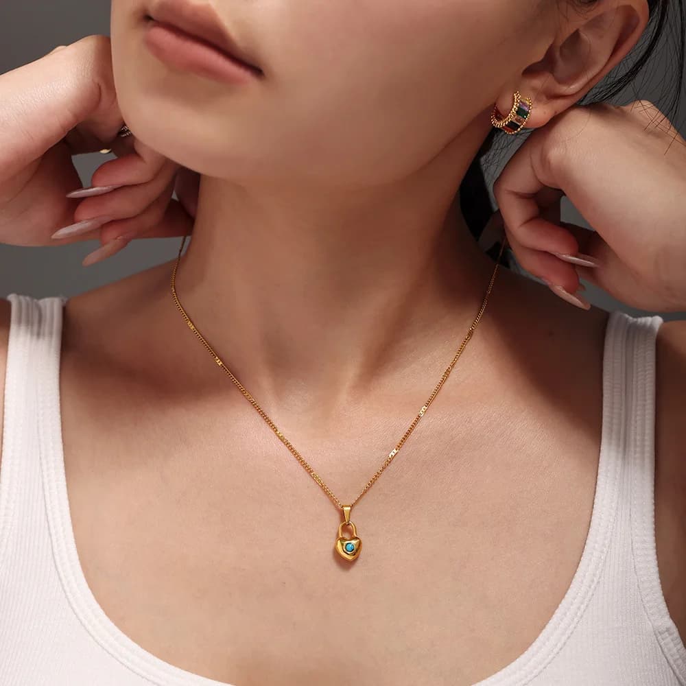 Collana Semplice con Ciondolo a Lucchetto Turco, Piccola, da Indossare sulla Clavicola, in Acciaio Inossidabile Placcato Oro, per Donna