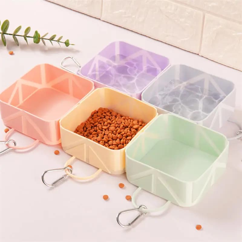 Ciotola pieghevole in silicone per cani, portatile, da viaggio, con moschettone, per passeggiate, escursioni e campeggio.