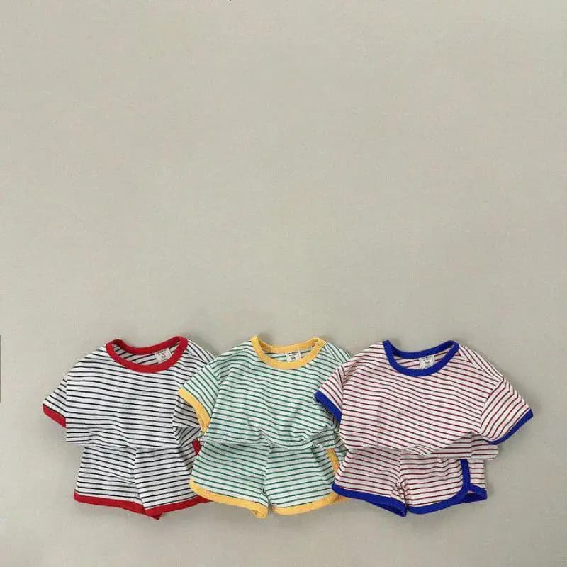 Completo Estivo 2026 Nuovo Set Abbigliamento Bambini Manica Corta T-shirt + Pantaloncini 2 Pezzi per Bambini e Bambine, Completo Casual a Righe Carino per Neonati