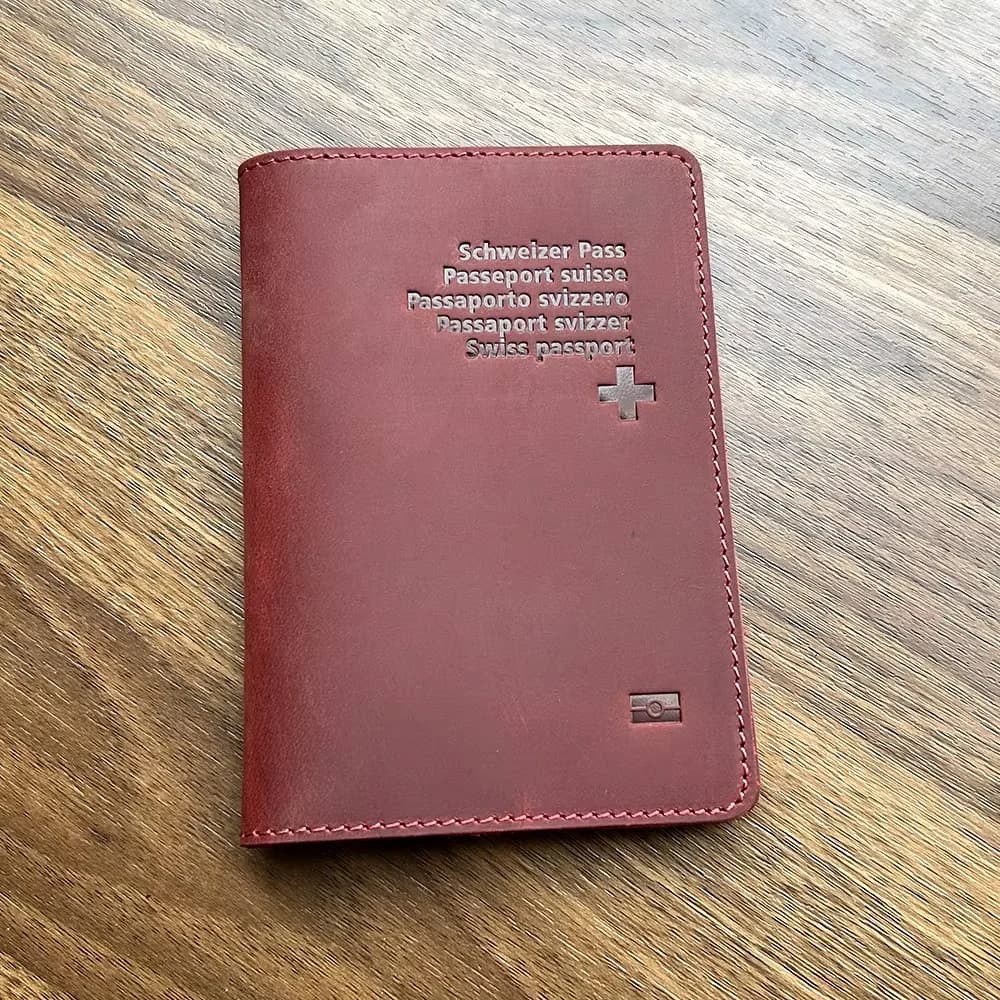 Copertina Passaporto Svizzero in Vera Pelle | Pelle Crazy Horse Pieno Fiore | Porta Passaporto da Viaggio in Vera Pelle (10x14.5cm)