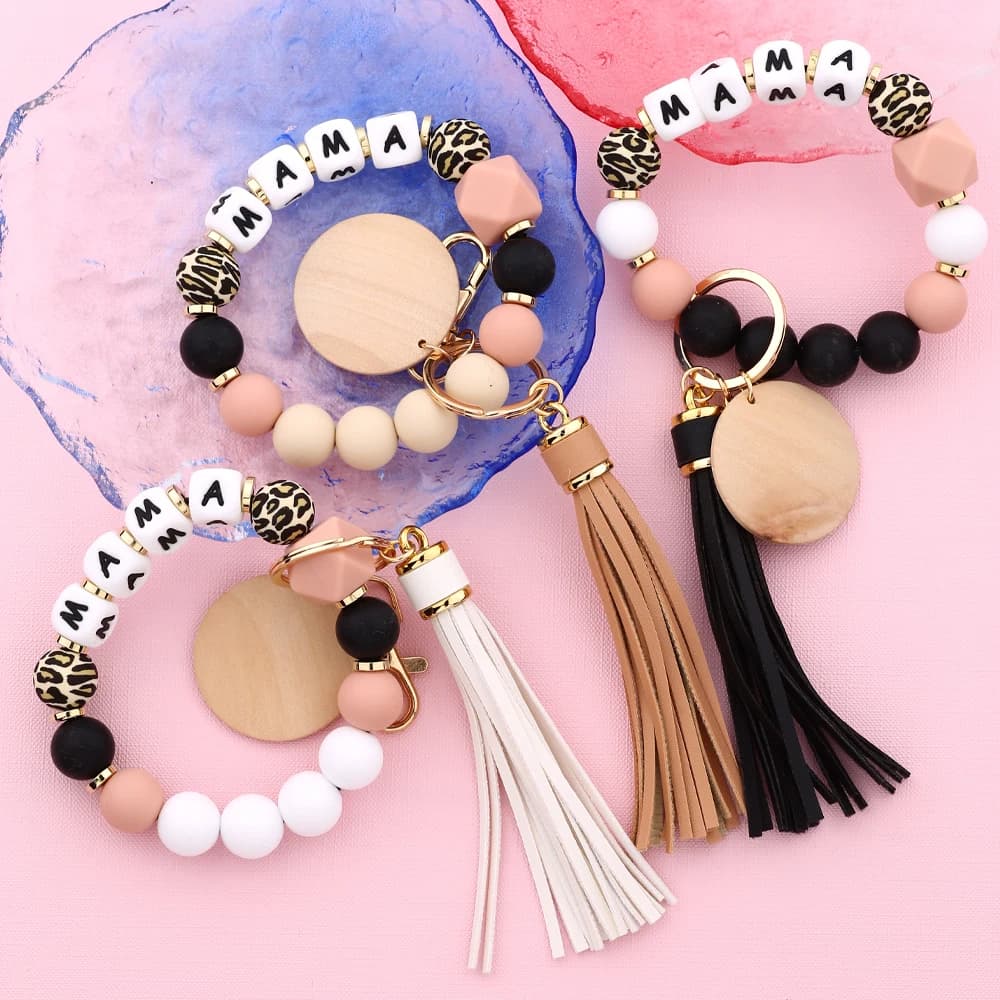 Regalo per la festa della mamma portachiavi con perline in Silicone leopardato lettera portachiavi con perline MAMA con portachiavi in nappa in pelle con disco di legno