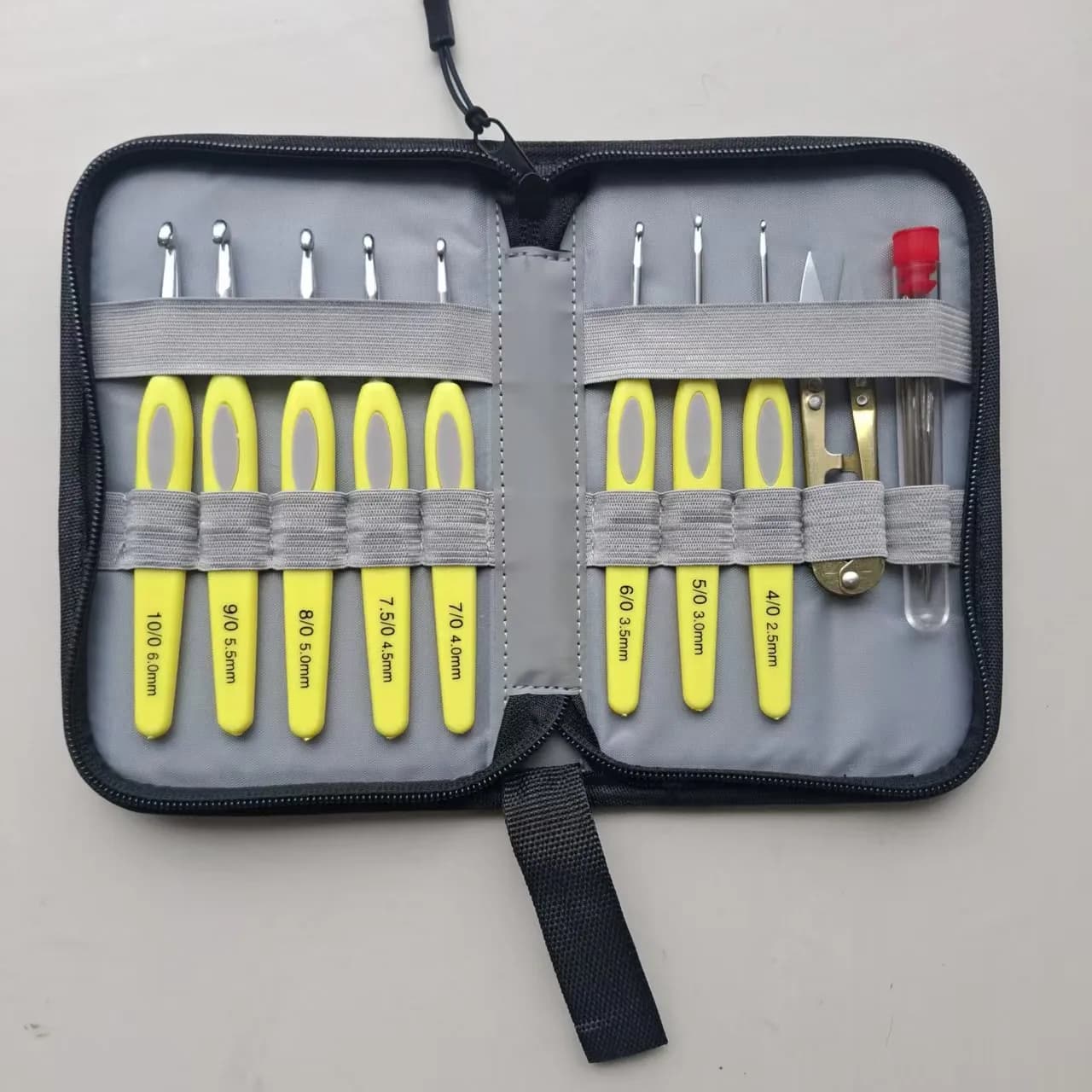 Set di 8 Uncinetti Sfumati Rossi da 2,5mm-6mm con Impugnatura Ergonomica Morbida e Custodia, Kit Uncinetto per Principianti