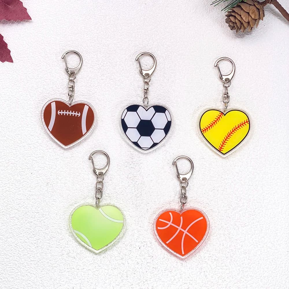 5 Pezzi Ciondoli Acrilici a Tema Sportivo (Tennis, Basket, Calcio, Baseball, Rugby) per Portachiavi e Borse
