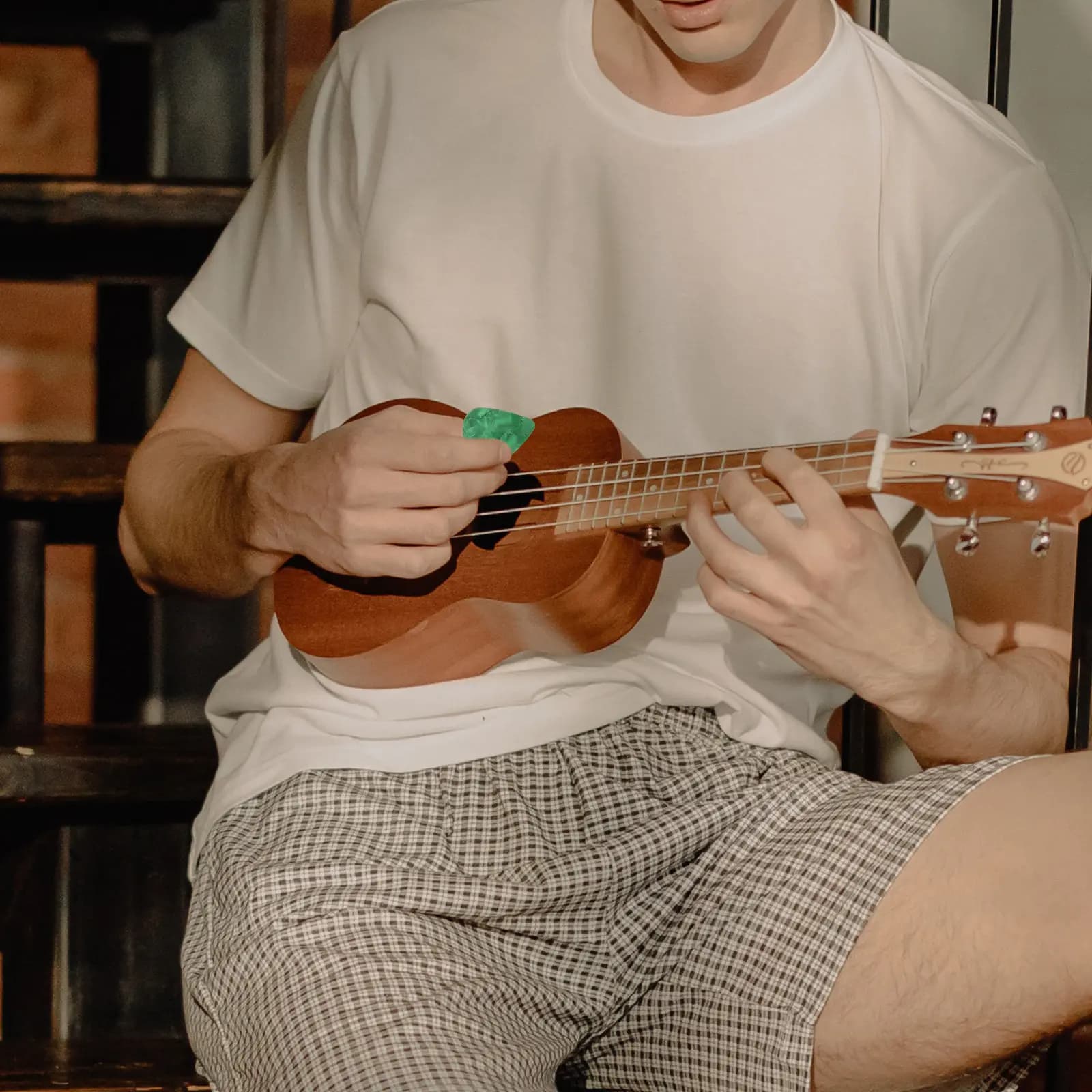 Set di 5 Plettri in Celluloide per Chitarra, Ideali per Chitarra Acustica, Classica, Ukulele e Basso, Facile Impugnatura, Suono Confortevole e Caldo