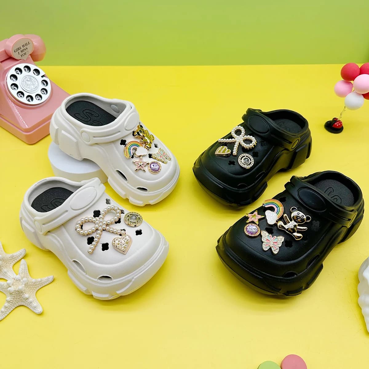 Nuovi Zoccoli alla Moda Versatili con Orso Arcobaleno Dorato, Suole Morbide, Sandali Antiscivolo a Punta Chiusa per Bambini e Bambine, Modello 606