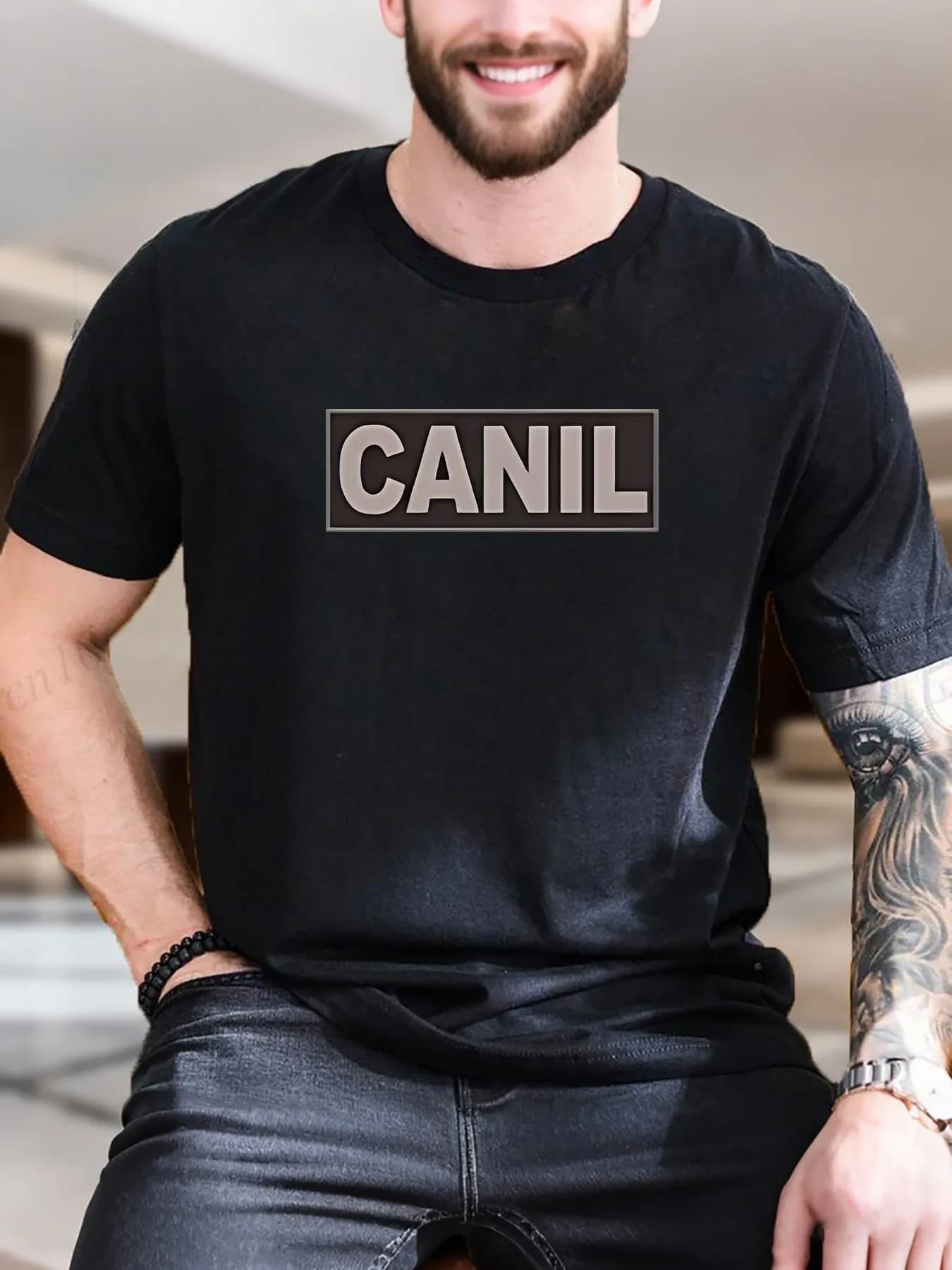 T-shirt a maniche corte stampata da uomo - T-shirt casual in morbido cotone con design trendy di sfondo nero Canil', perfetta per l'uso quotidiano estivo