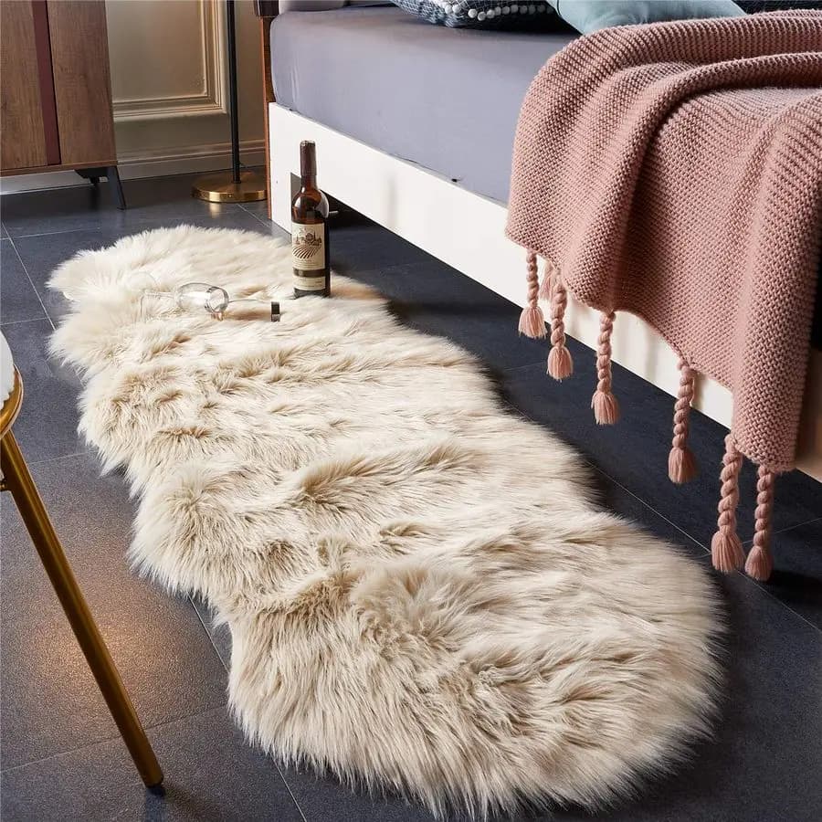 Tappeto Ultra Morbido e Soffice in Finta Pelliccia, Coprisedia, Cuscino per Sedia, per Camera da Letto, Pavimento, Divano, Soggiorno, 2 x 6 piedi, Effetto Pelle di Pecora, Beige