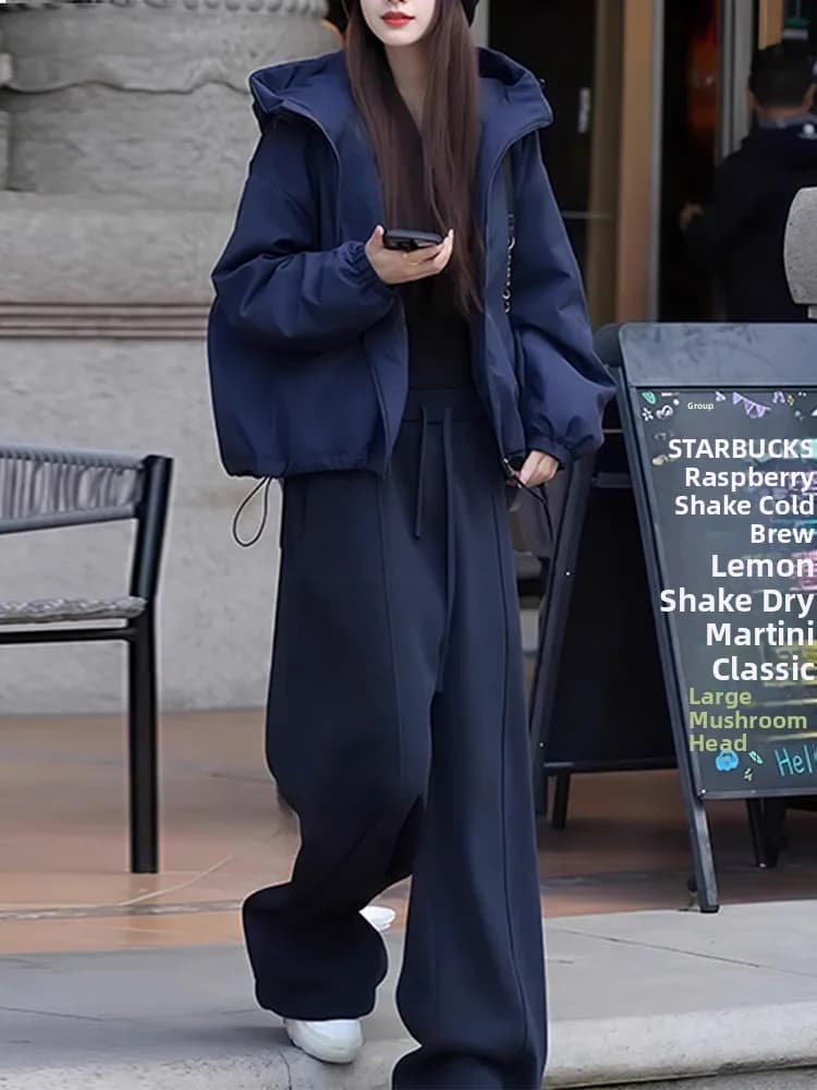 Completo Sportivo Casual da Donna: Giacca con Cappuccio e Pantaloni a Gamba Larga, Due Pezzi Traspiranti a Vita Alta, Tendenza Primavera 2026