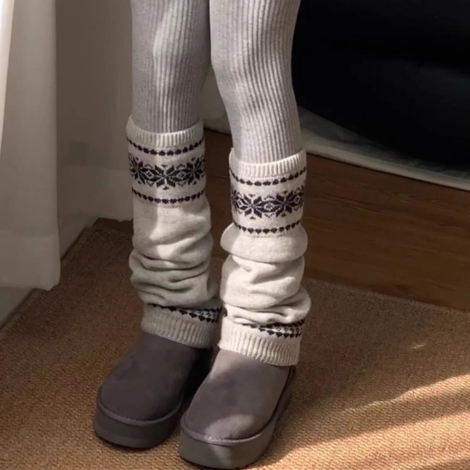 Women's Socks Autumn and Winter Socks Socks Skirts Knitted Snowflakes Slim and warm gray calves Covers warm legs