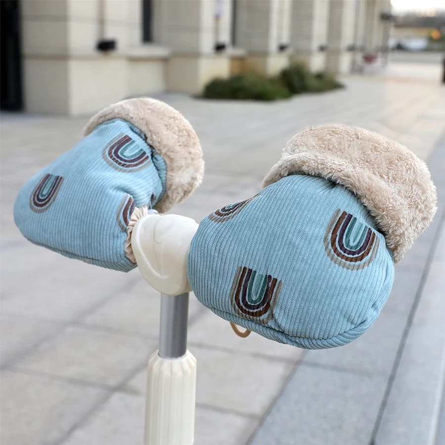 Guanti da passeggino per neonati antivento Guanti per sport all'aria aperta per bambini Accessorio per scooter scaldamani stampato a fumetti per l'inverno