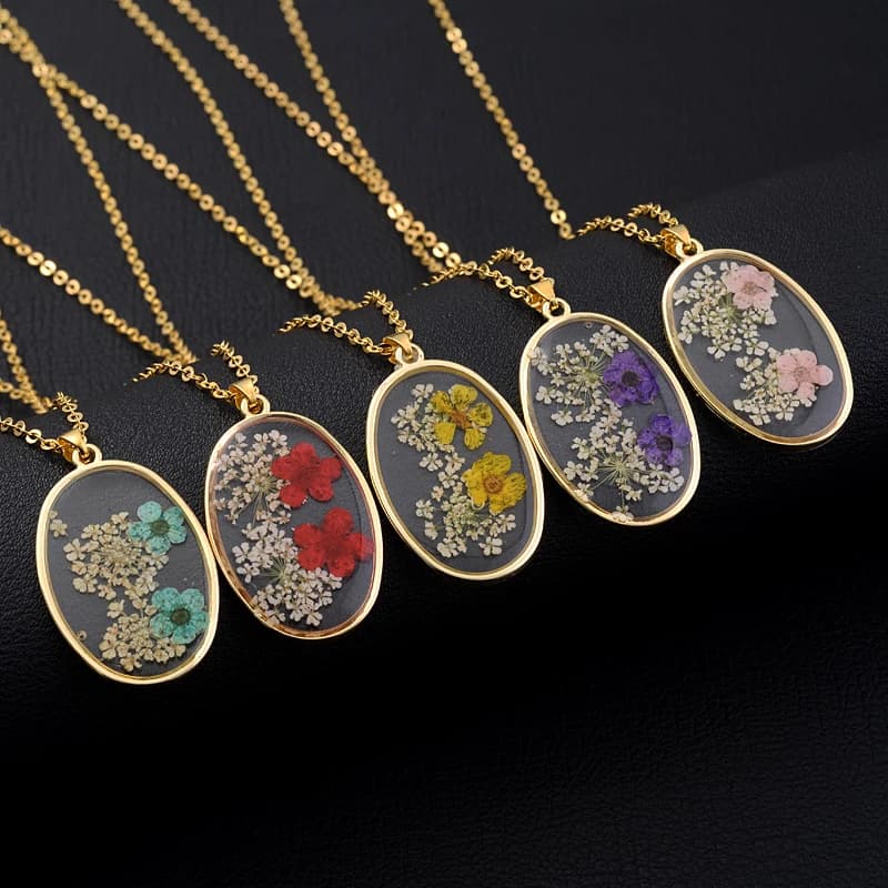 Plated Pressed Daisy Hibiscus Blossom Petal Dangle Necklace Real Dried Flower Resin Pendant Alloy Chain Necklace for Party Gift