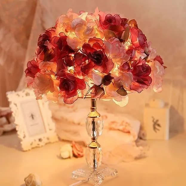 Camera da principessa europea per ragazza rosa Decorazione calda e romantica Lampada da scrivania coreana con testiera sul letto