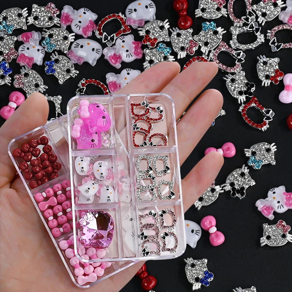6 griglie/scatola Strass 3D in cristallo Hello Kitty per nail art, grandi diamanti di lusso, ciondoli a forma di gatto Kitty con fiocco, gemme complete, decorazioni per unghie KT