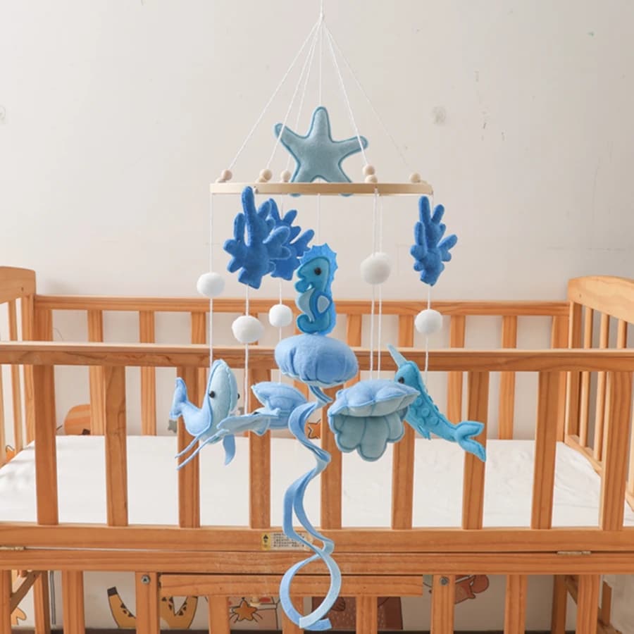 Mobile da letto in legno per neonati con campanello, corda per appendere, giocattolo in feltro morbido, animali marini blu, supporto per braccio, regalo per bambini