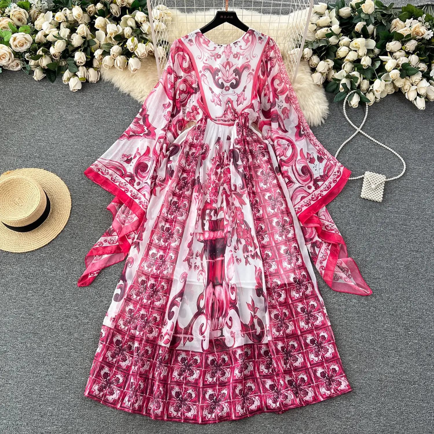 2025 Abiti con maniche svasate in chiffon stampato vintage da donna in stile americano e europeo di nuova moda per abiti femminili da vacanza