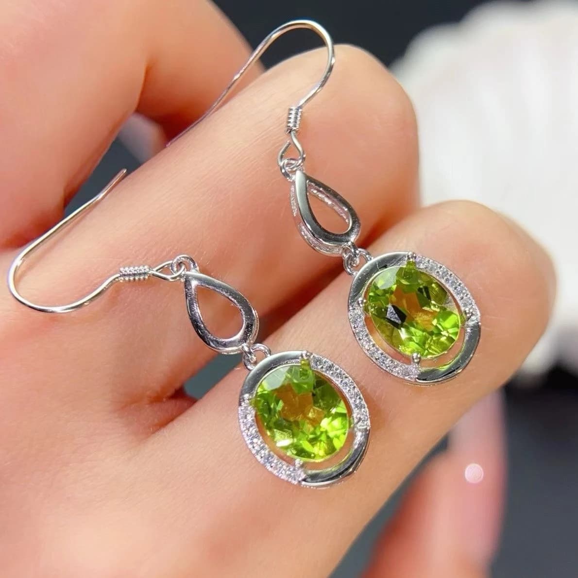 Orecchini Pendenti in Peridoto Naturale 7x9mm, Gioielli Certificati in Peridoto, Orecchini in Argento con Gemma Ovale a Halo, Regalo per Donne